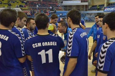 Handbaliştii de la CSM, învinşi la 13 goluri la Satu Mare 